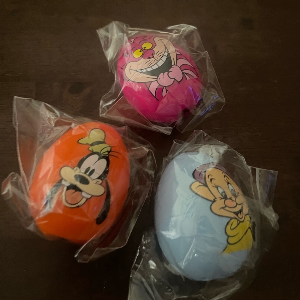 Disneyland Eggstravaganza Easter Eggs Goofy Dopey Cheshire Cat New